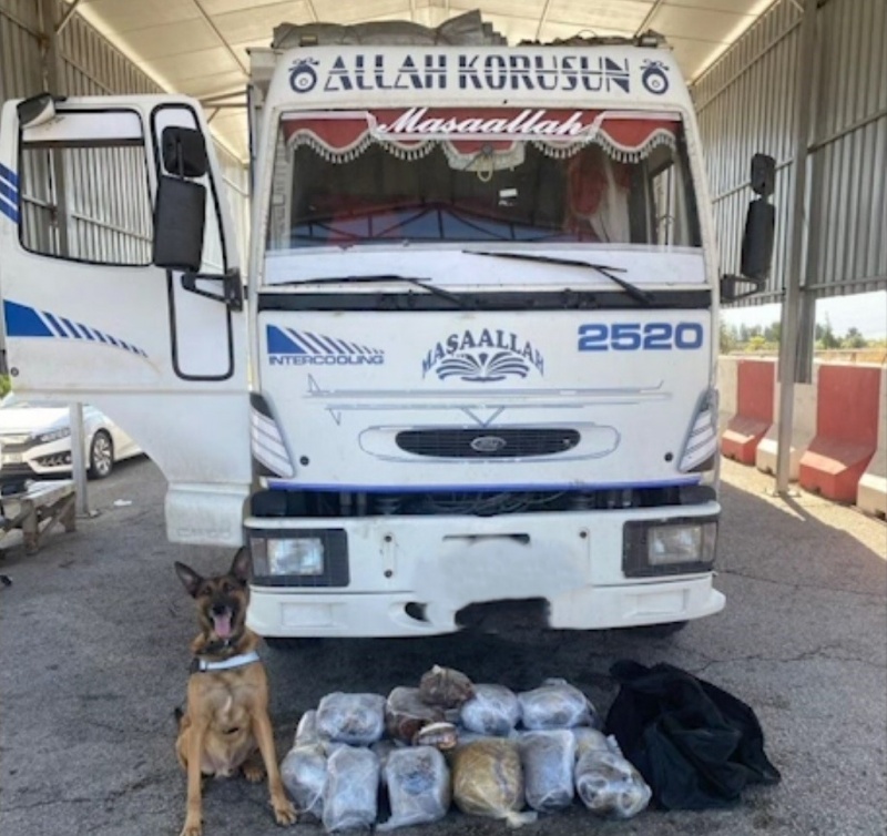 Osmaniyede polis ekiplerinin düzenlediği operasyonda uyuşturucu maddeleri yakalandı 